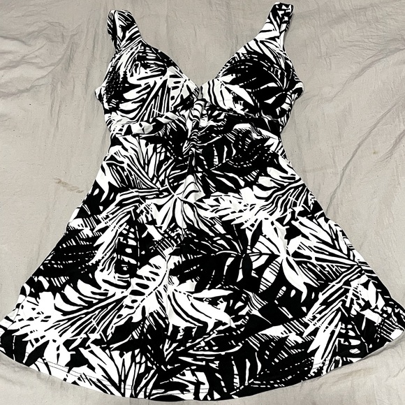 Shoreline Other - NWOT Shore Shapes Swimwear One Piece Skirted Bathing Suit